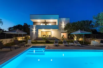 Heated Pool & Sea View Apartment in Sveti Filip i Jakov