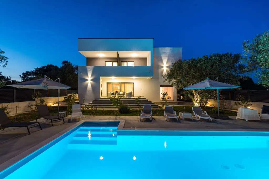 Heated Pool & Sea View Apartment in Sveti Filip i Jakov