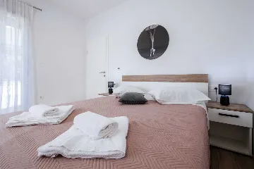 Heated Pool & Sea View Apartment in Sveti Filip i Jakov