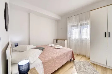 Heated Pool & Sea View Apartment in Sveti Filip i Jakov