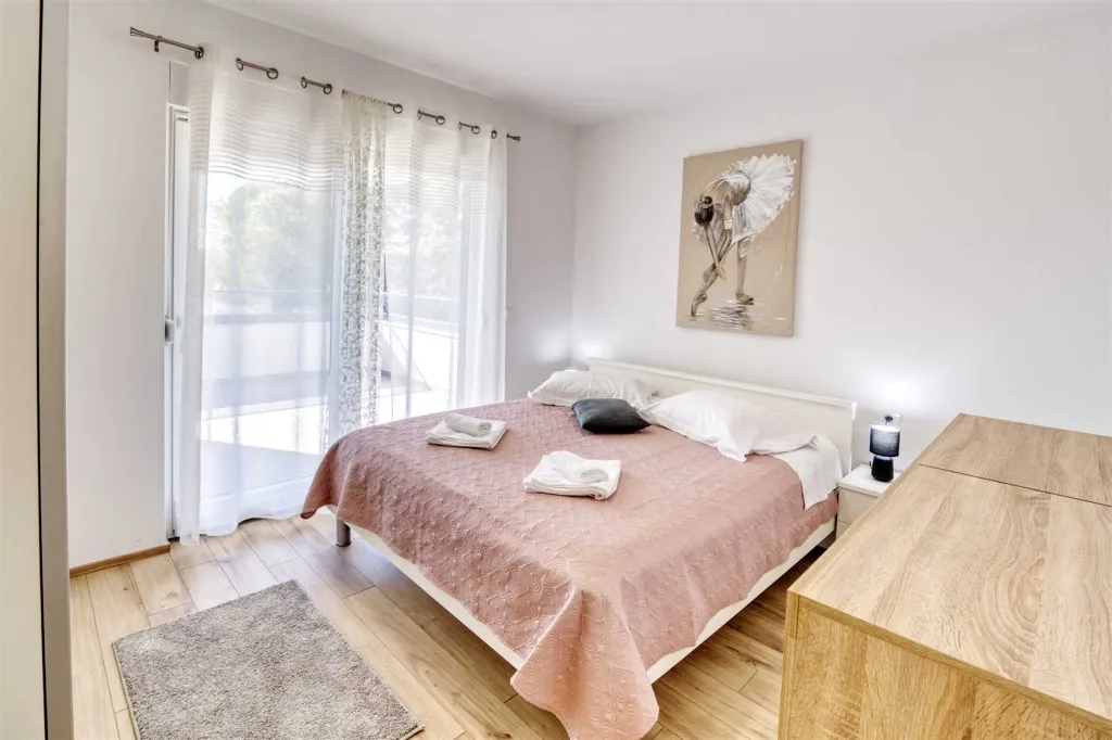 Heated Pool & Sea View Apartment in Sveti Filip i Jakov