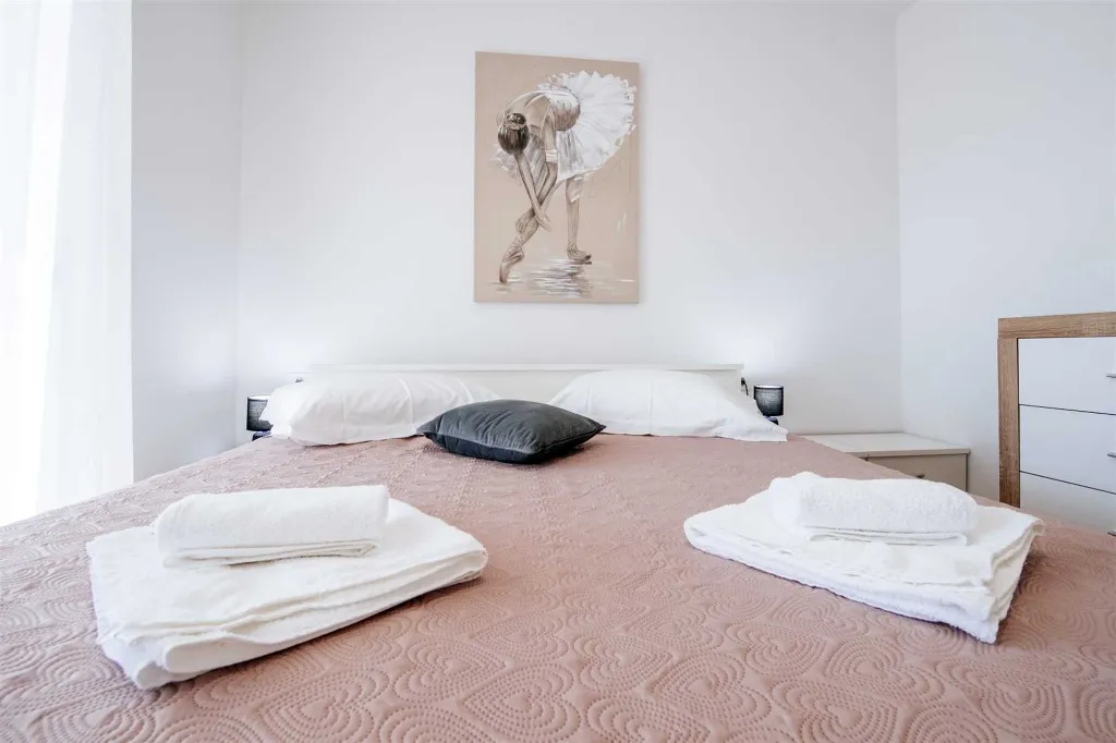 Heated Pool & Sea View Apartment in Sveti Filip i Jakov