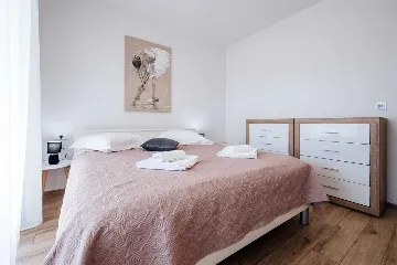 Heated Pool & Sea View Apartment in Sveti Filip i Jakov