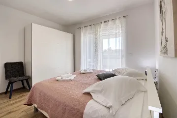 Heated Pool & Sea View Apartment in Sveti Filip i Jakov