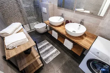 Heated Pool & Sea View Apartment in Sveti Filip i Jakov