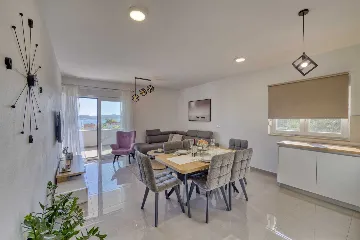 Heated Pool & Sea View Apartment in Sveti Filip i Jakov