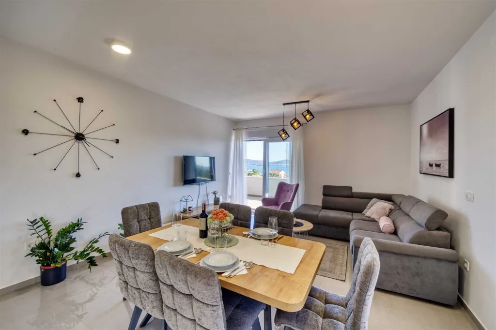 Heated Pool & Sea View Apartment in Sveti Filip i Jakov