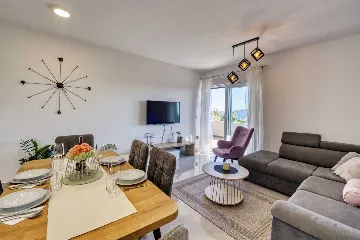 Heated Pool & Sea View Apartment in Sveti Filip i Jakov