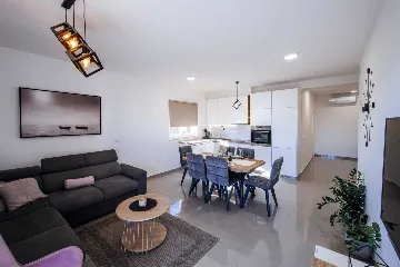 Heated Pool & Sea View Apartment in Sveti Filip i Jakov