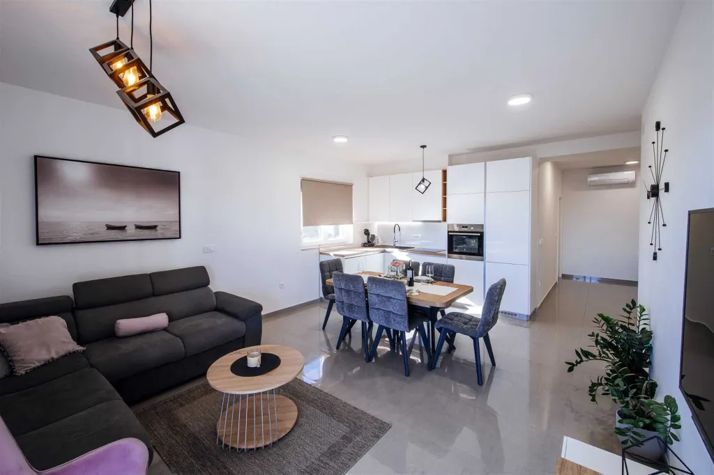 Heated Pool & Sea View Apartment in Sveti Filip i Jakov