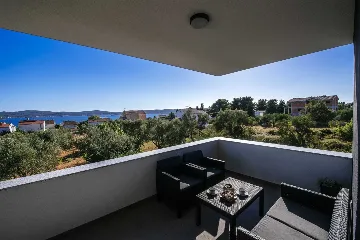 Heated Pool & Sea View Apartment in Sveti Filip i Jakov