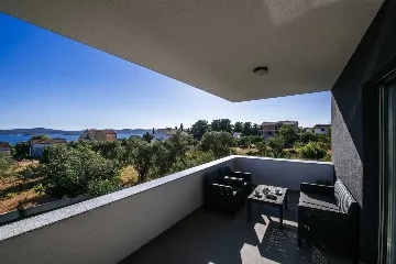 Heated Pool & Sea View Apartment in Sveti Filip i Jakov