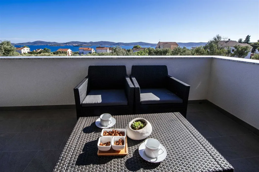 Heated Pool & Sea View Apartment in Sveti Filip i Jakov