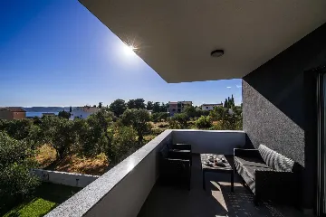 Heated Pool & Sea View Apartment in Sveti Filip i Jakov