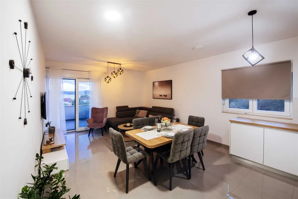 Heated Pool & Sea View Apartment in Sveti Filip i Jakov