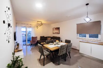 Heated Pool & Sea View Apartment in Sveti Filip i Jakov