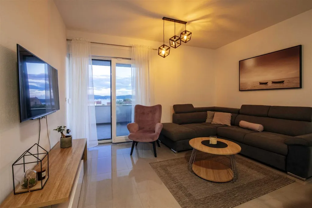 Heated Pool & Sea View Apartment in Sveti Filip i Jakov