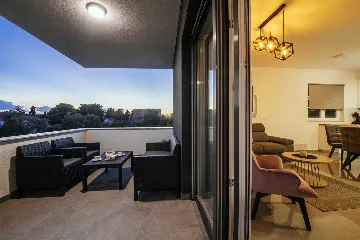 Heated Pool & Sea View Apartment in Sveti Filip i Jakov