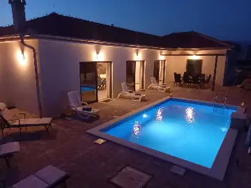 4-Bedroom Villa in Vrsi Mulo with Private Pool