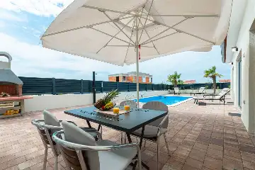 4-Bedroom Villa in Vrsi Mulo with Private Pool