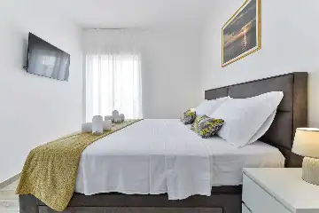 4-Bedroom Villa in Vrsi Mulo with Private Pool