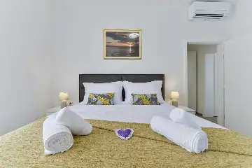 4-Bedroom Villa in Vrsi Mulo with Private Pool