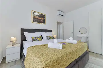 4-Bedroom Villa in Vrsi Mulo with Private Pool