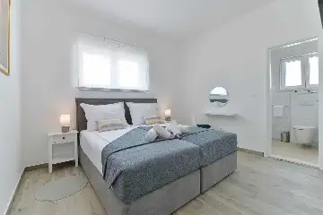 4-Bedroom Villa in Vrsi Mulo with Private Pool