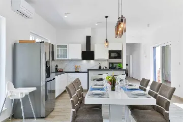 Vrsi Mulo 4-Bedroom Villa with Private Swimming Pool