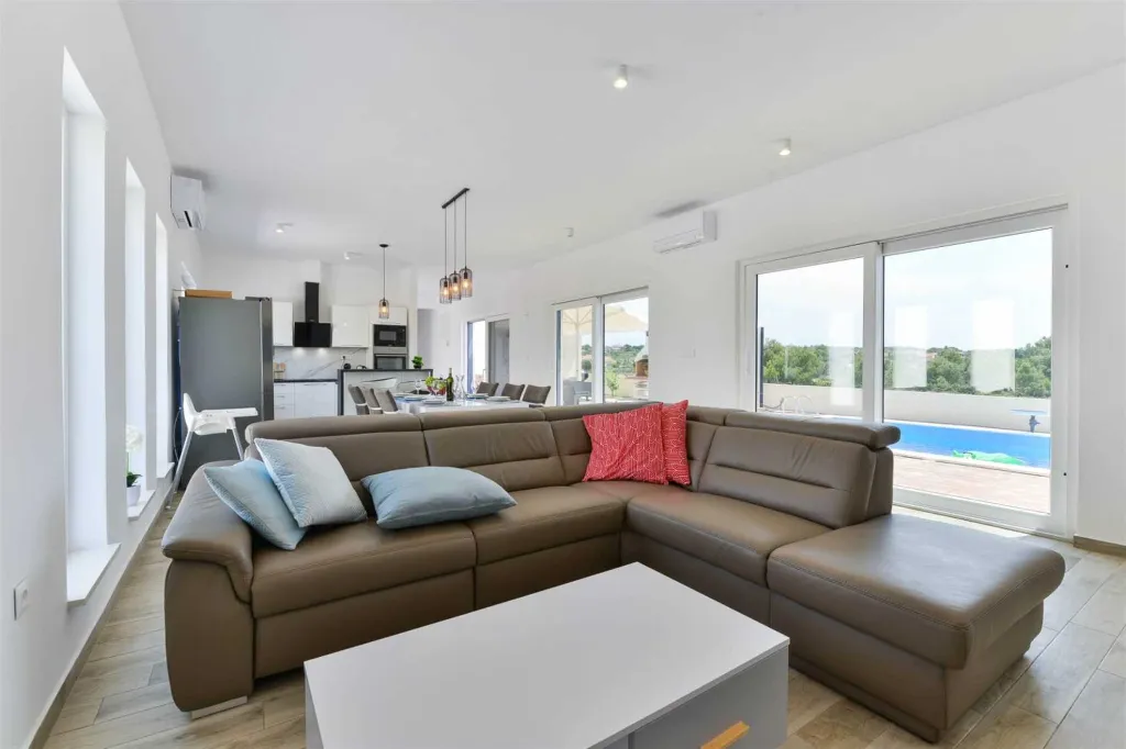 Vrsi Mulo 4-Bedroom Villa with Private Swimming Pool
