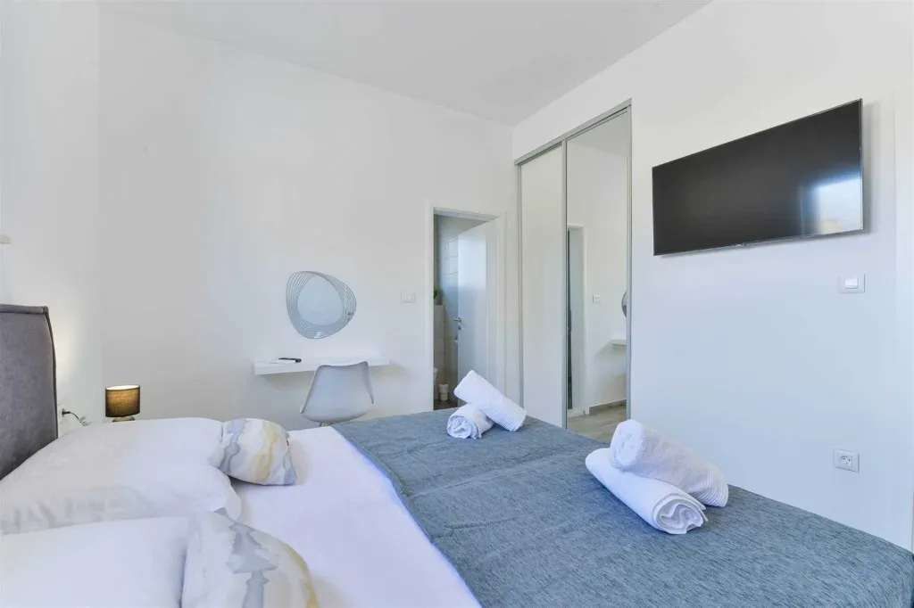 Vrsi Mulo 4-Bedroom Villa with Private Swimming Pool