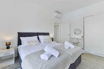 Vrsi Mulo 4-Bedroom Villa with Private Swimming Pool