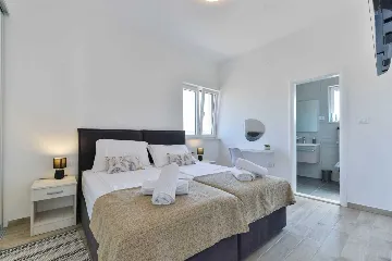 Vrsi Mulo 4-Bedroom Villa with Private Swimming Pool