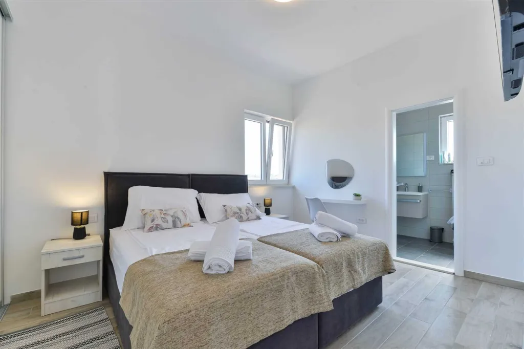 Vrsi Mulo 4-Bedroom Villa with Private Swimming Pool