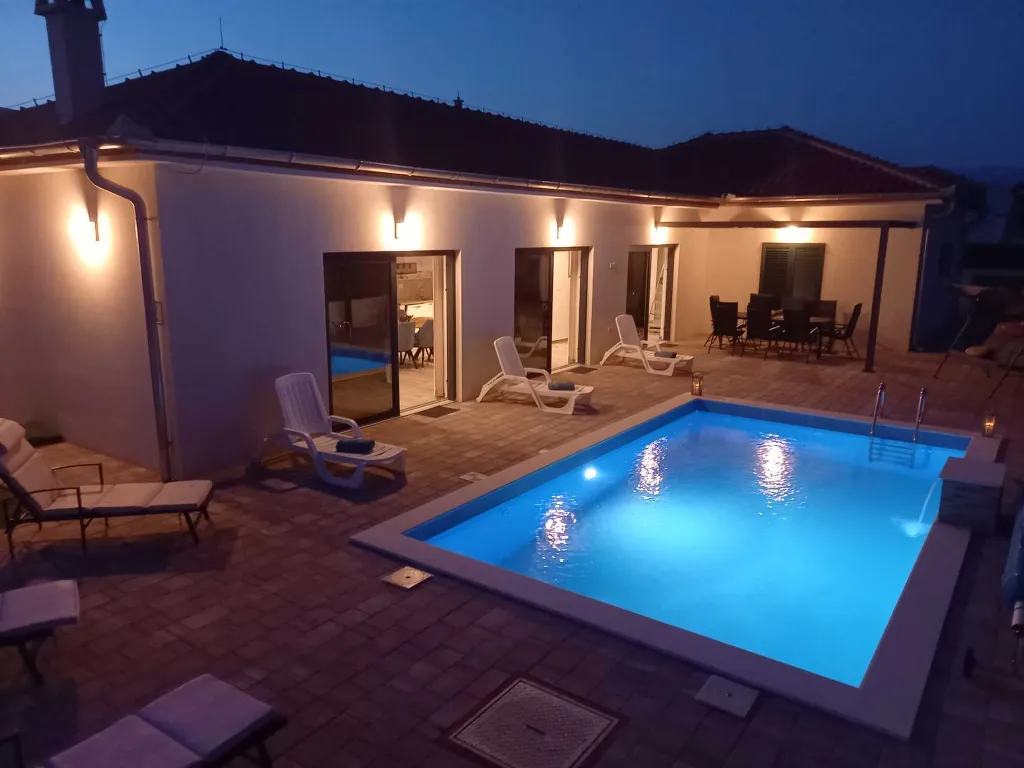 Vrsi Mulo 4-Bedroom Villa with Private Swimming Pool