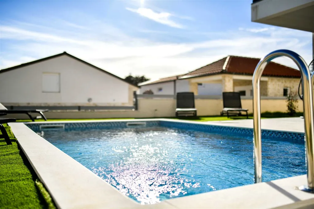 4-Bedroom Villa in Vir with Private Pool & Sea View