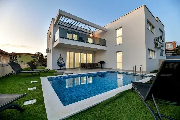 4-Bedroom Villa in Vir with Private Pool & Sea View