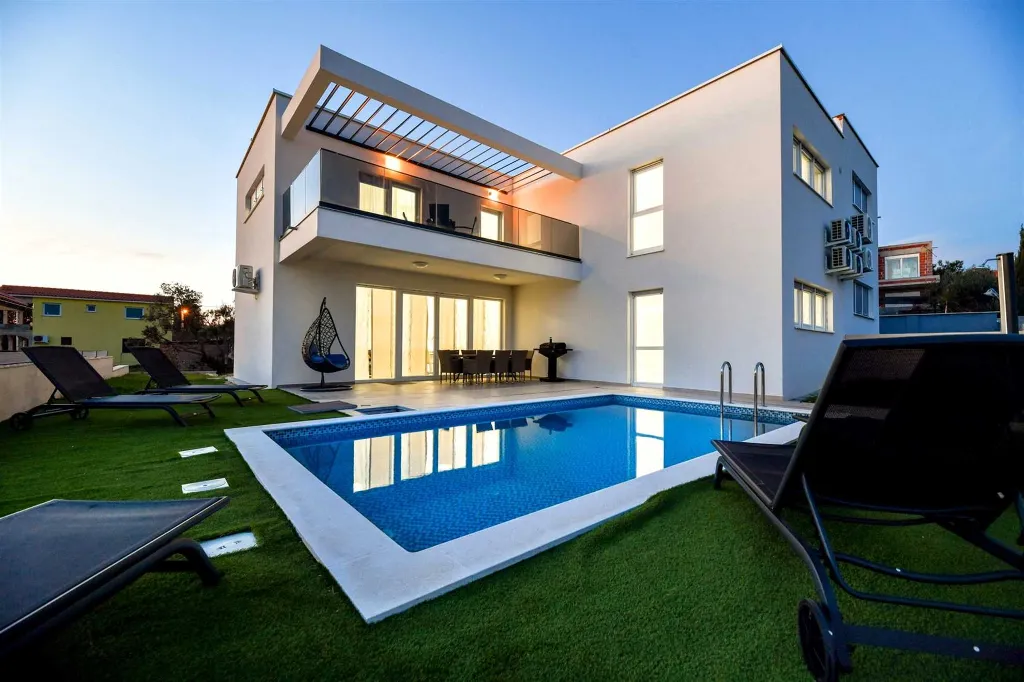 4-Bedroom Villa in Vir with Private Pool & Sea View