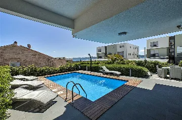 Villa with Pool, Jacuzzi & Sea View in Sukošan