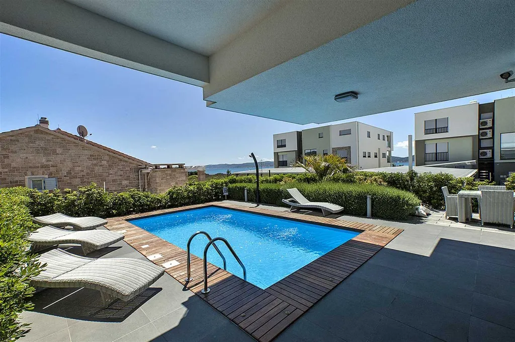 Villa with Pool, Jacuzzi & Sea View in Sukošan