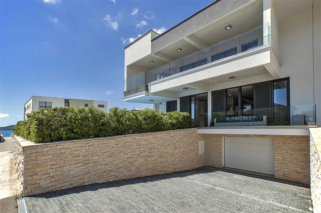 Villa with Pool, Jacuzzi & Sea View in Sukošan