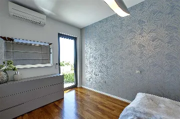 Villa with Pool, Jacuzzi & Sea View in Sukošan