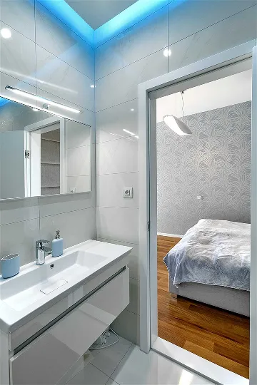 Villa with Pool, Jacuzzi & Sea View in Sukošan