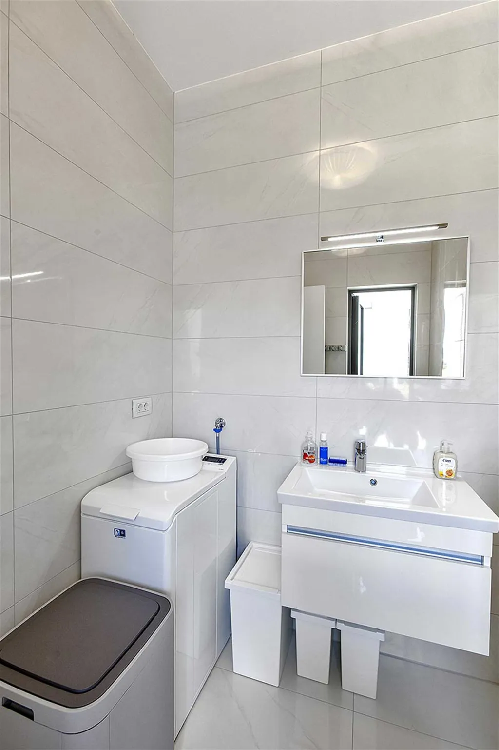 Villa with Pool, Jacuzzi & Sea View in Sukošan