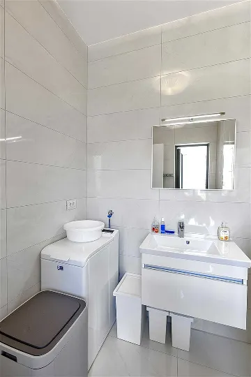 Villa with Pool, Jacuzzi & Sea View in Sukošan