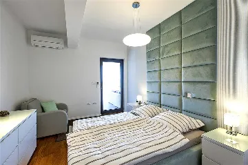 Villa with Pool, Jacuzzi & Sea View in Sukošan