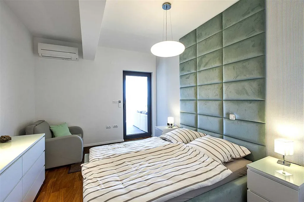 Villa with Pool, Jacuzzi & Sea View in Sukošan