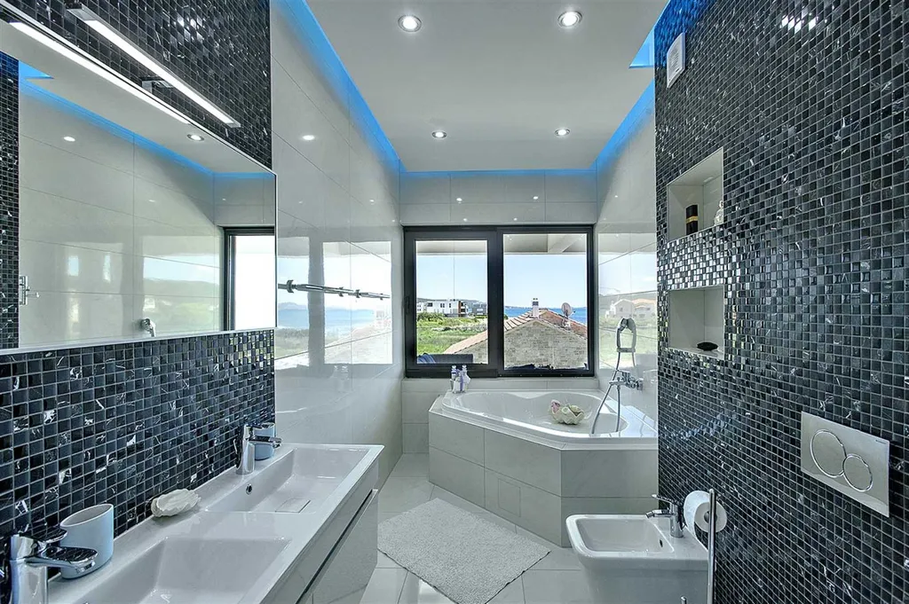 Villa with Pool, Jacuzzi & Sea View in Sukošan