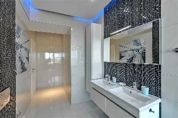 Villa with Pool, Jacuzzi & Sea View in Sukošan