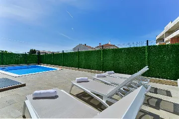 Six-Bedroom Villa for 11 Guests in Zadar